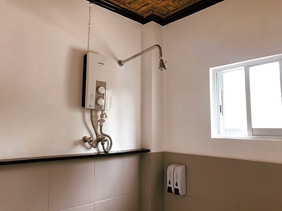 Everyday Sunday Hotel & Cafe