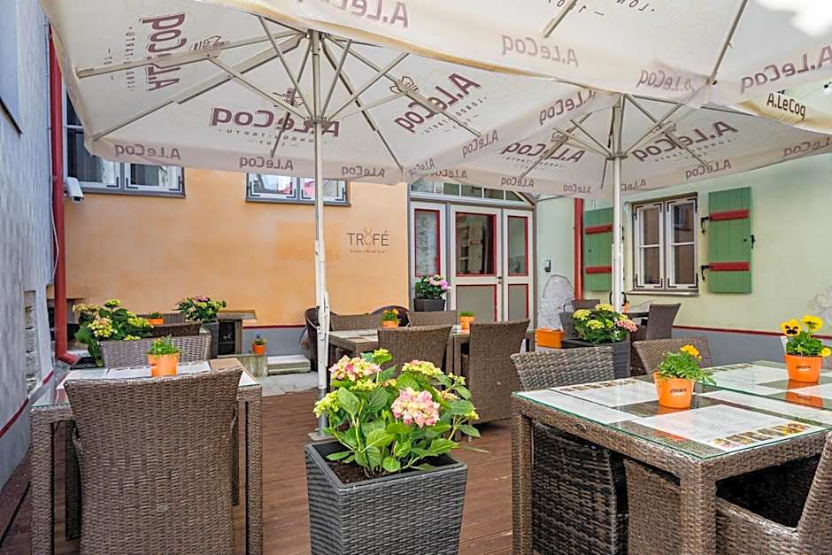 Meriton Old Town Garden Hotel