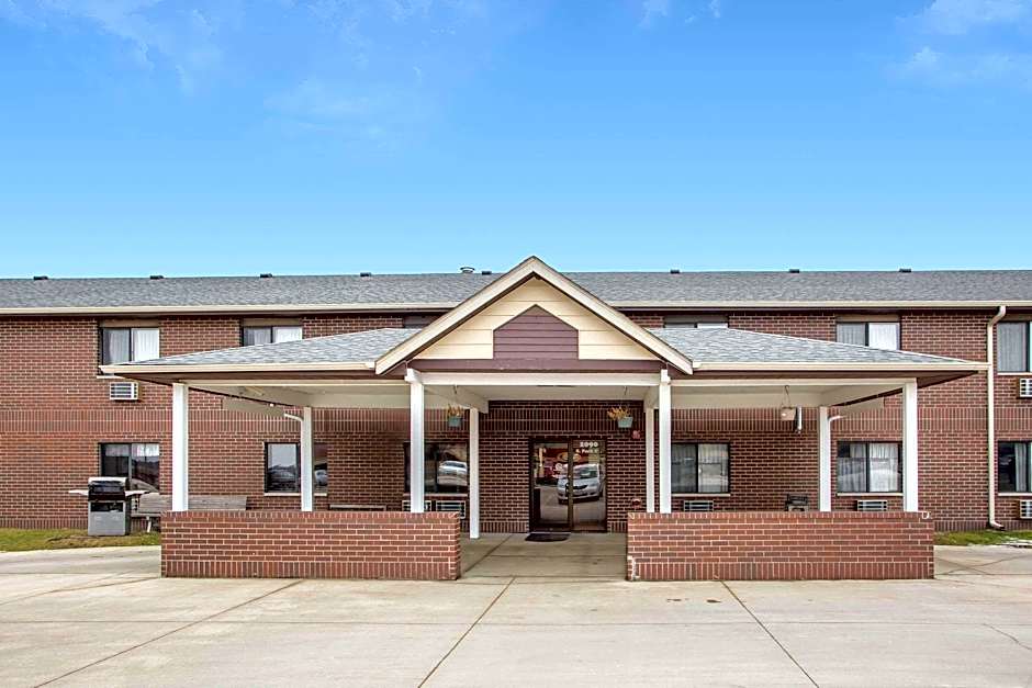 Econo Lodge Inn & Suites Galena Area