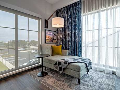 Premium Corner Two Queens Room with Bay View