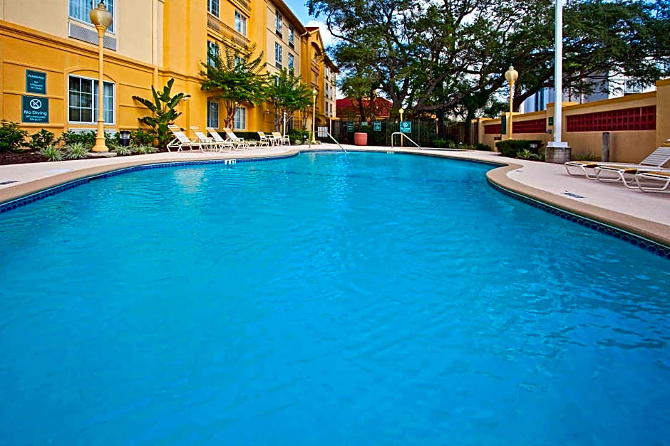 La Quinta Inn & Suites by Wyndham Usf (Near Busch Gardens)