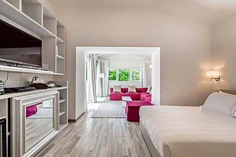 Suite with Hot Tub