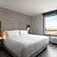 avid hotel Oak Creek By IHG
