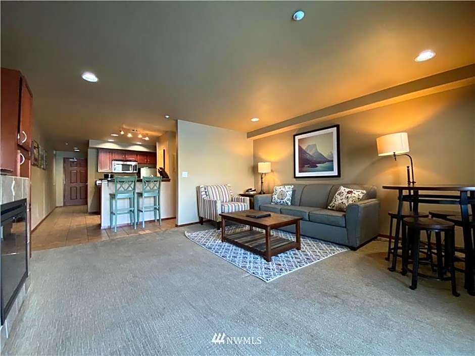 Grandview Lake Chelan- Waterfront View, Pool, Hot tub, Golf, 1 Min To Downtown