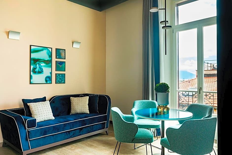 Amadomus Luxury Suites