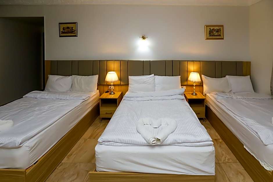 Pyramids Express View Hotel