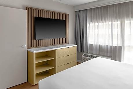 1 King Bed Junior Suite-Nonsmoking