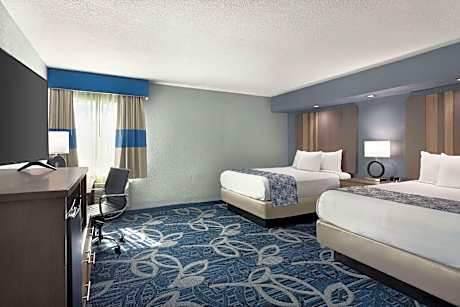 2 Queens Accessible Room NSMK