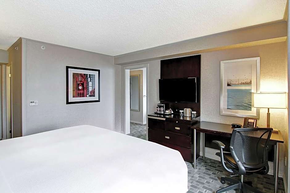 DoubleTree by Hilton Toronto Downtown