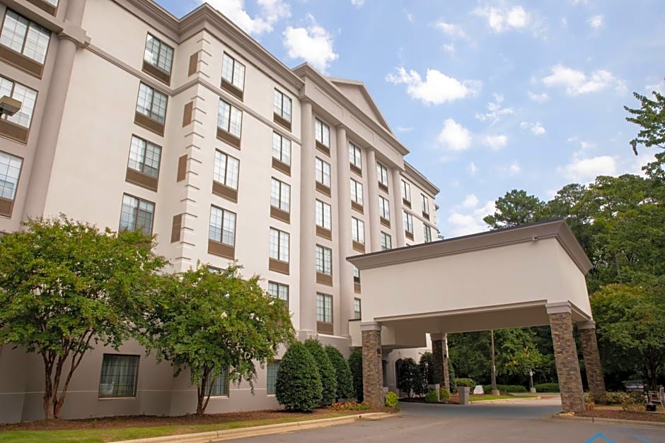Holiday Inn & Suites Raleigh-Cary (I-40 @Walnut St)