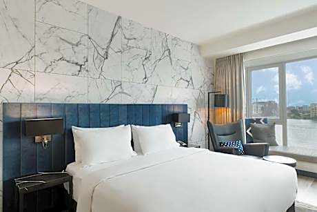 Suite with Lagoon View and Lounge Access