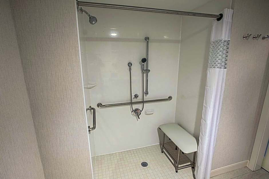 Hampton Inn By Hilton Amesbury, MA