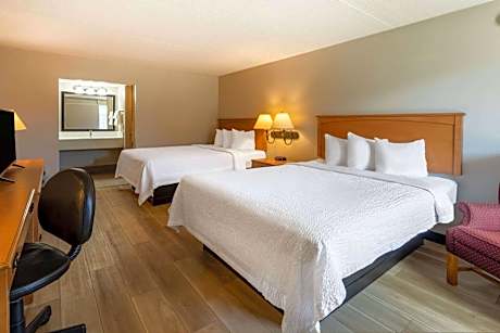 Queen Room with Two Queen Beds - Non-Smoking