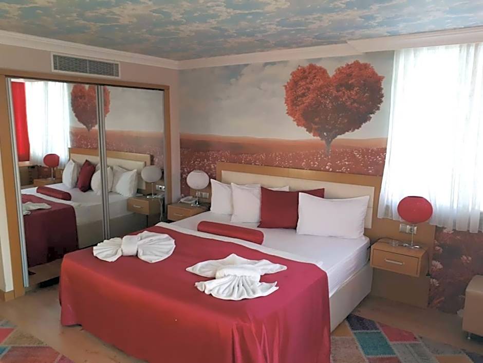 GRAND ZENTRUM HOTEL CAFE RESTAURANT - Taksim Square – Istanbul, TR