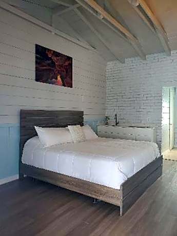 Queen Bed Apartment