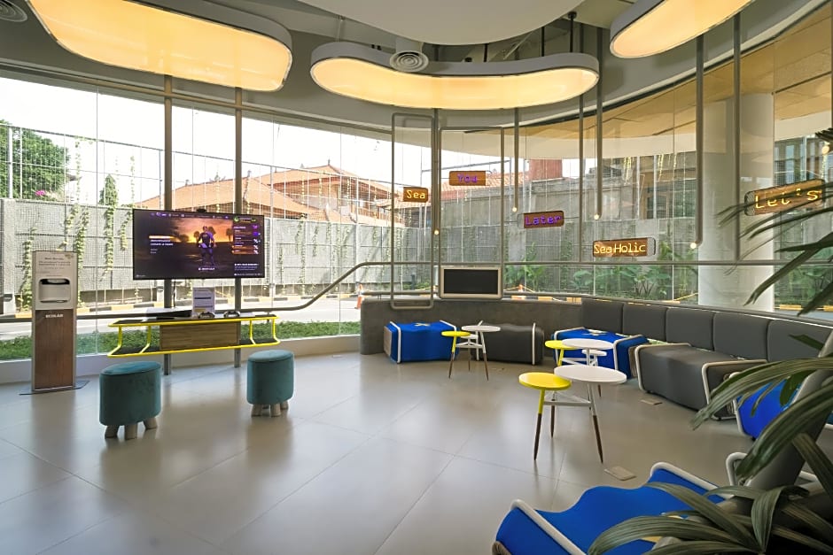 YELLO Hotel Kuta Beachwalk Bali