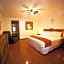 Hotel Holly