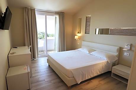Deluxe Triple Room with Sea View