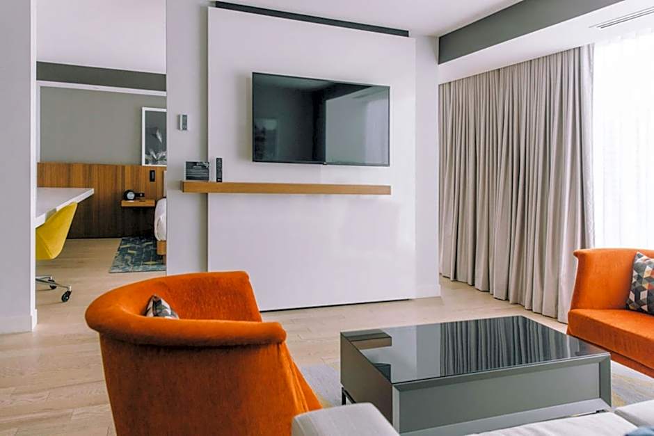 Humaniti Hotel Montreal, Autograph Collection