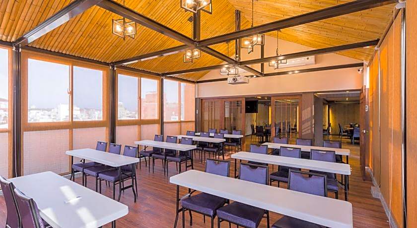 Lan Kwai Fong Garden Hotel 