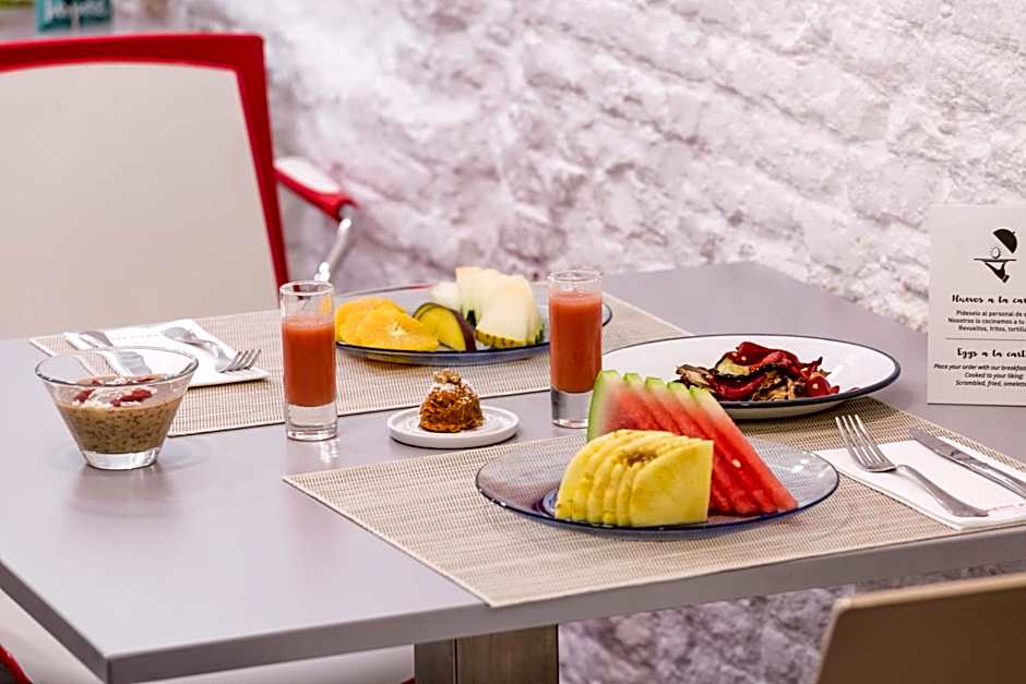 Petit Palace Lealtad Plaza