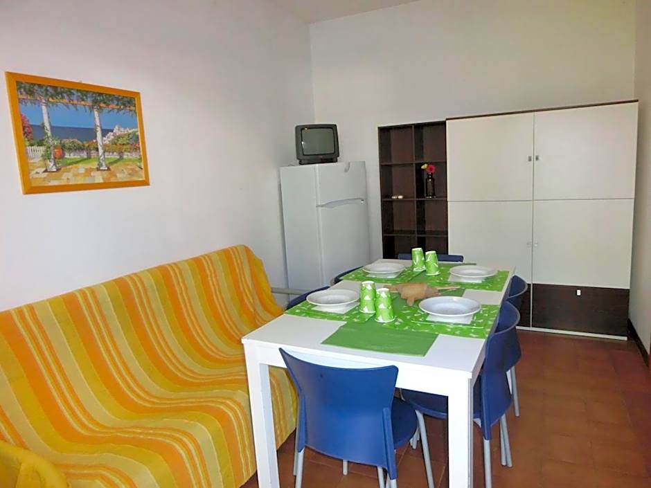 Bright flat in residence with pool - Beahost