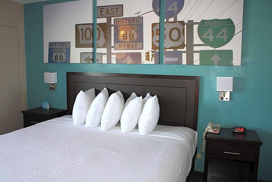 Days Inn & Suites by Wyndham Springfield on I-44