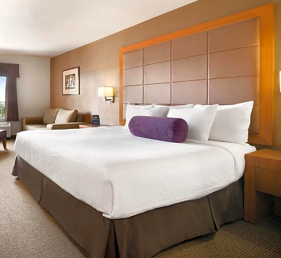 Prairie Crest Calgary Airport by IHG