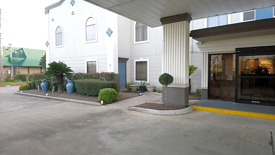 Days Inn & Suites by Wyndham Webster NASA-ClearLake-Houston