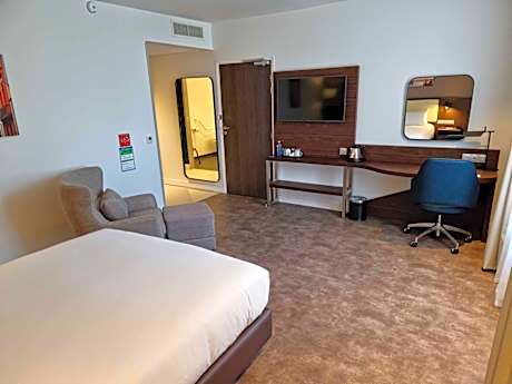 Queen Room - Mobility Access