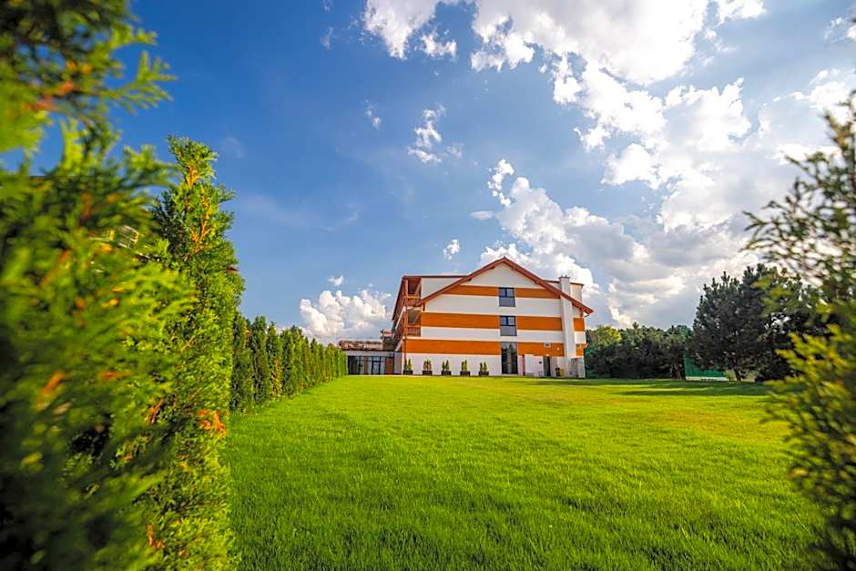 Mazurkowa - z widokiem na Karkonosze i Śnieżkę, darmowy parking, obok restauracja Mazurkowa Chata