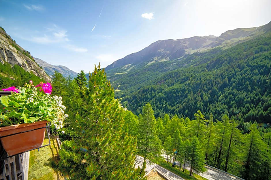 Hotel & Restaurant Perret - Mountain People