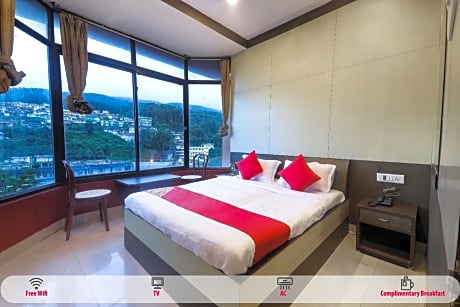 OYO Hotel Golden Peak
