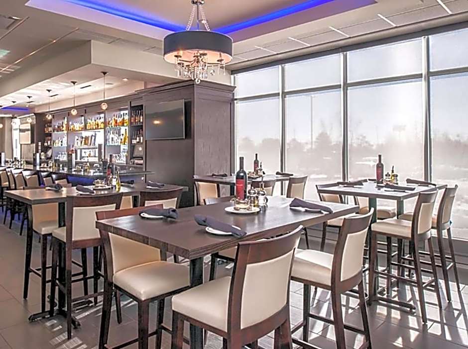 Holiday Inn & Suites Farmington Hills - Detroit NW, an IHG Hotel By IHG