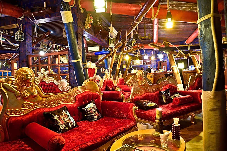 Hotel Pirates World
