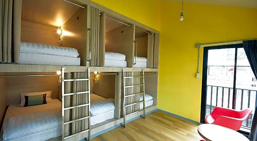 The Chatbox Silom Hostel