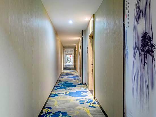 Wenxing Xiyue Hotel (Guangzhou Baiyun Railway Station Mawu Branch)