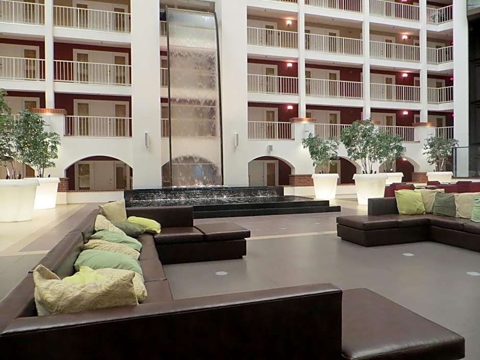 HoteLumiere at the Arch - A Caesars Rewards Destination 