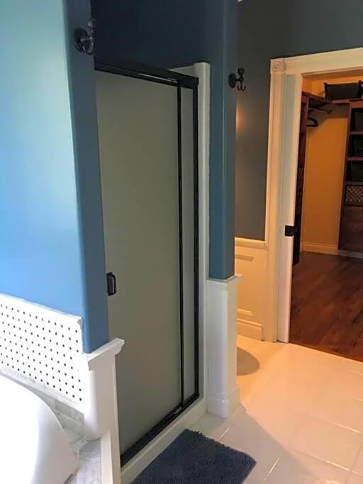 Character Stay across Swan Lake Nature Sanctuary