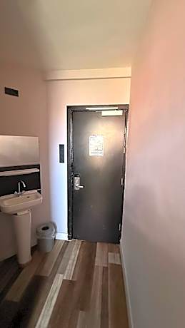 Female Only Twin Room With Shared Bathroom