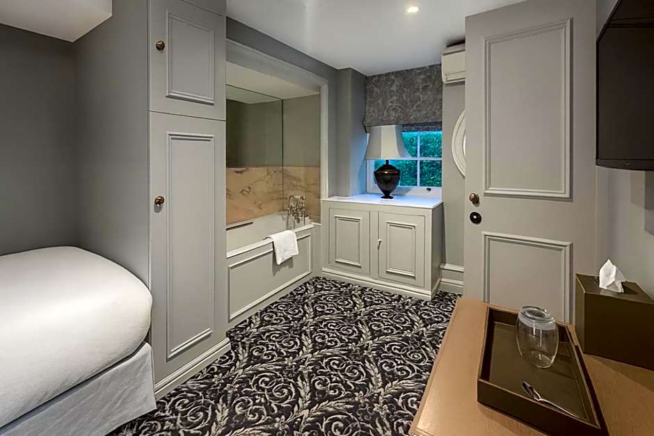 No. 30 Knightsbridge