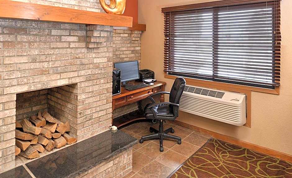 AmericInn by Wyndham Fergus Falls - Conference Center