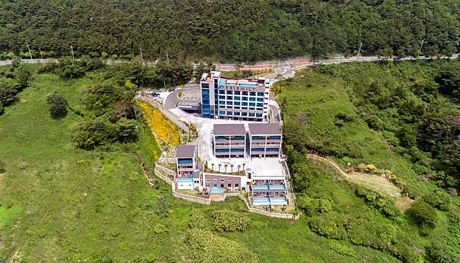 Friemily Pool Villa & Hotel