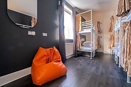 Bed in 6-Bed Mixed Dormitory Room