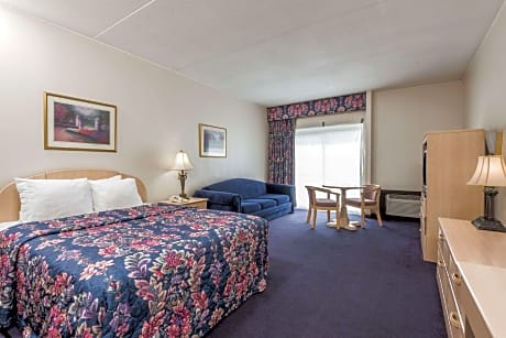 1 King Bed Mobility Accessible Room Non-Smoking