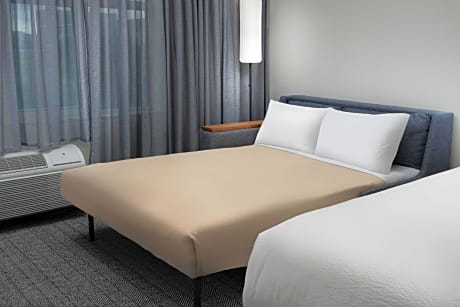 1 Bedroom 2 room Suite, 1 King, Sofa bed, Balcony