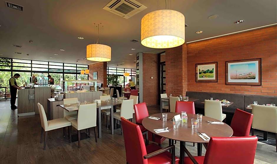 Expo Hotel