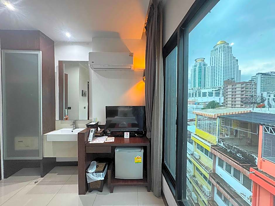 The Bangkok Airport Link Suite