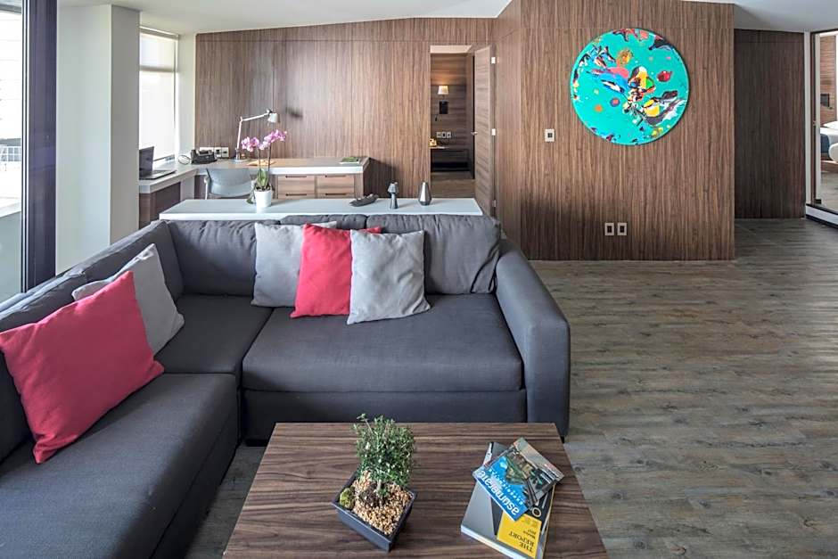 FlowSuites WTC