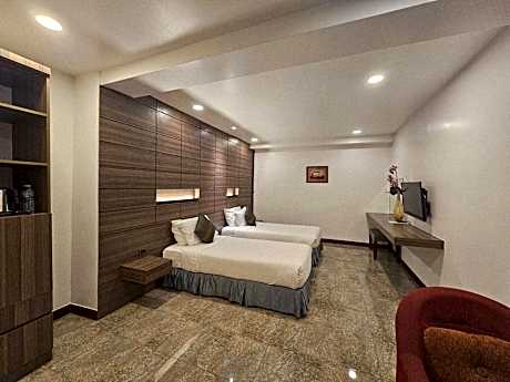 Junior Twin with No View